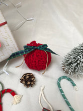 Load image into Gallery viewer, Knitted Christmas Baubles
